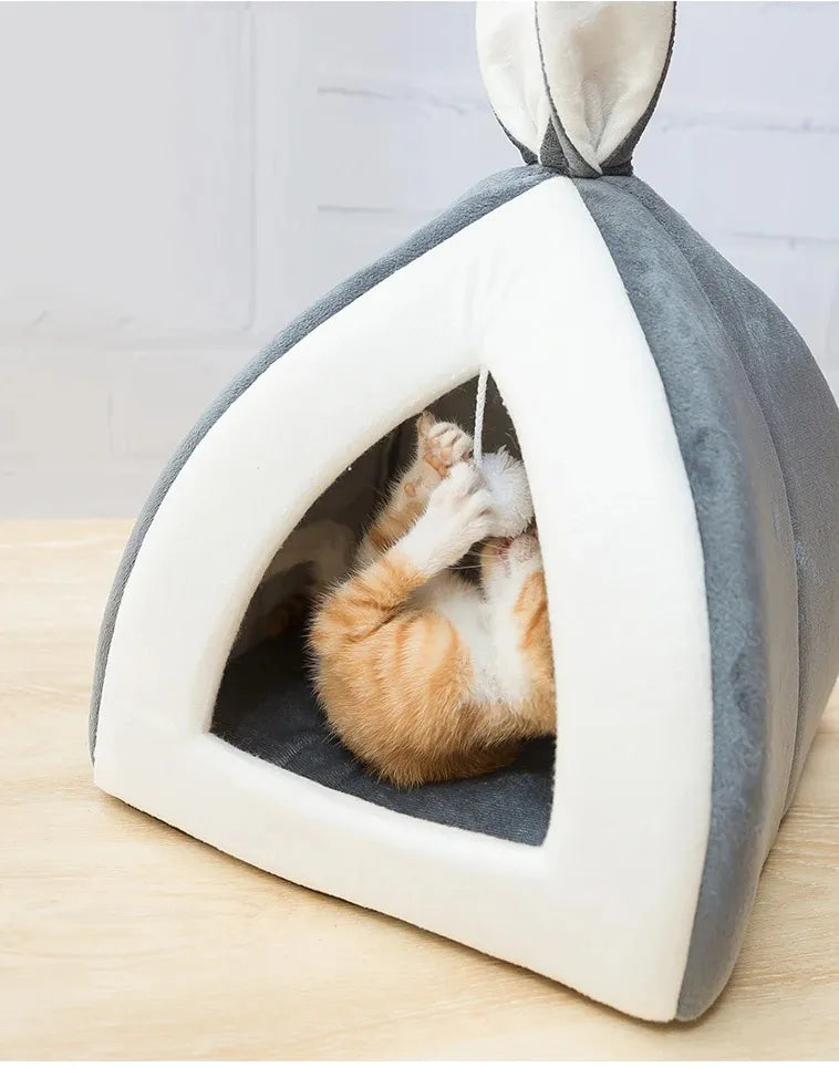 Cuddly And Cosy – Soft Cat Bed In Cave Shape With Play Ball