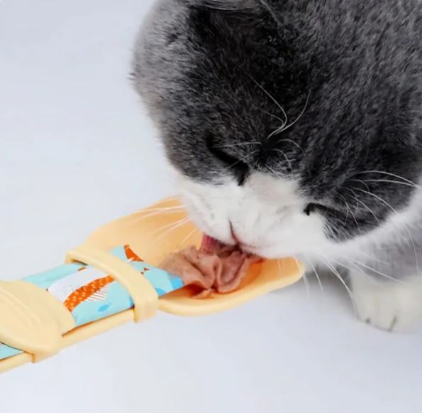 Gentle Feeding Aid For Cats - Practical Licking Made Easy