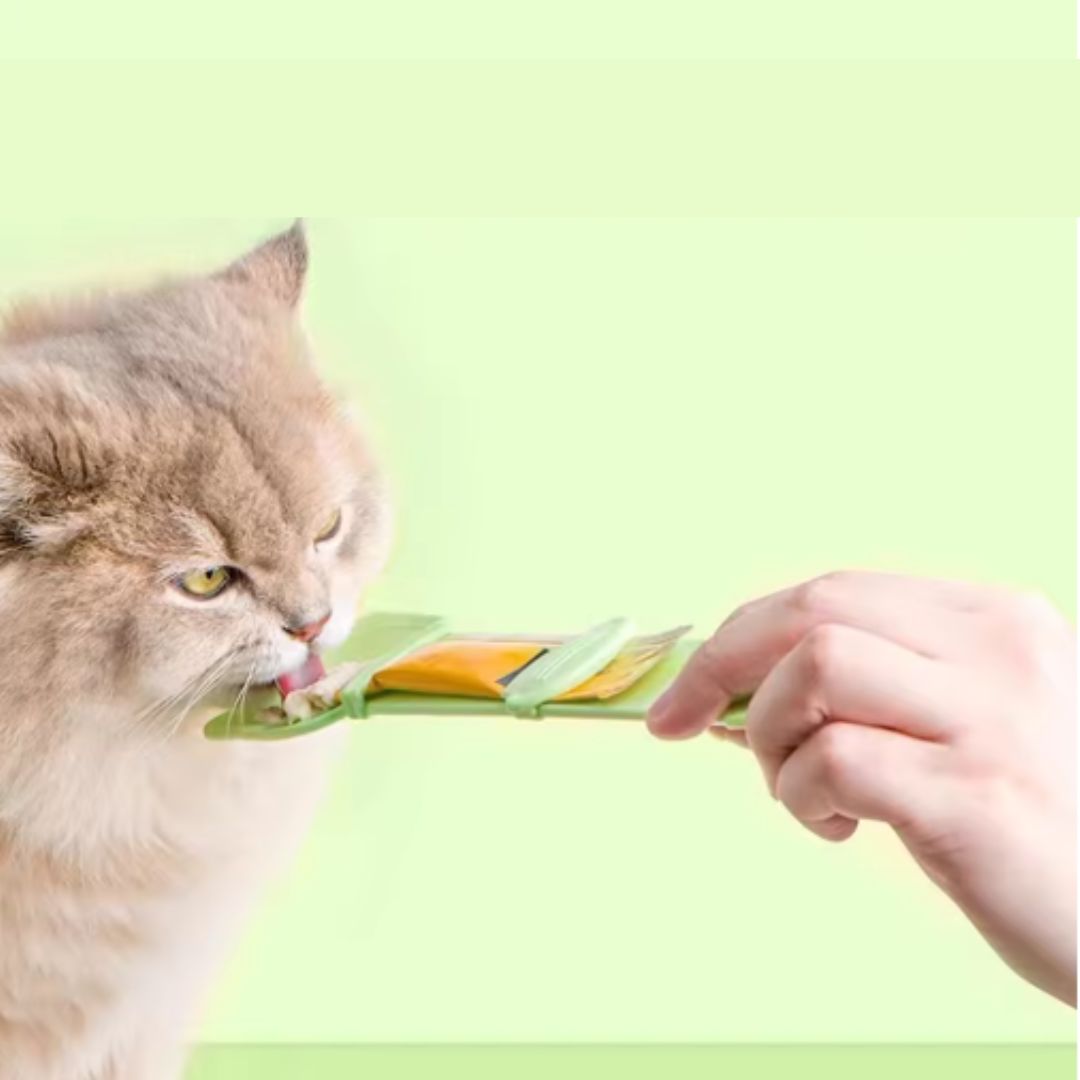 Gentle Feeding Aid For Cats - Practical Licking Made Easy