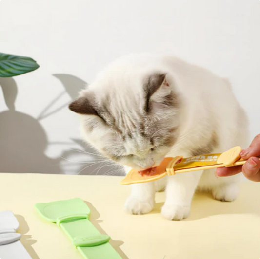 Gentle Feeding Aid For Cats - Practical Licking Made Easy
