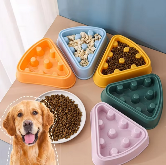 Interactive Food Dispenser For Dogs In Triangular Shape